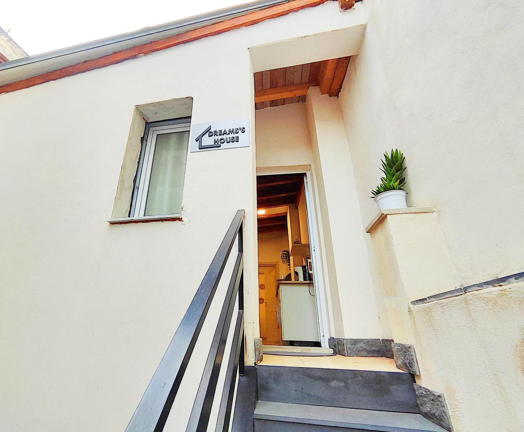 Apartment Dreams's House Catania